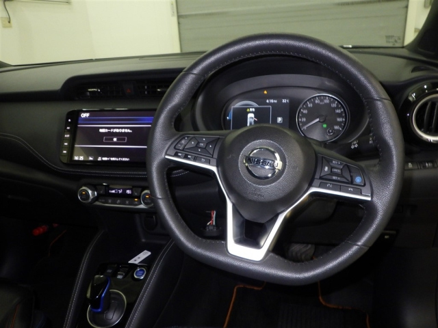 NISSAN KIX 2020