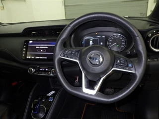 NISSAN KIX 2020