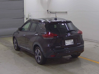 NISSAN KIX 2020
