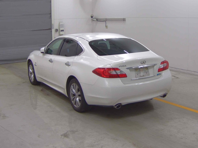 NISSAN FUGA 2013