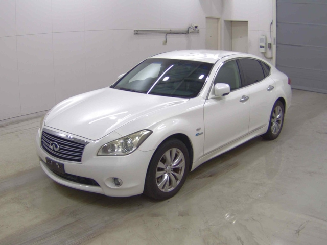 NISSAN FUGA 2013