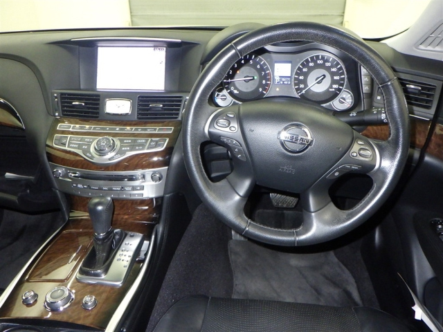 NISSAN FUGA 2013