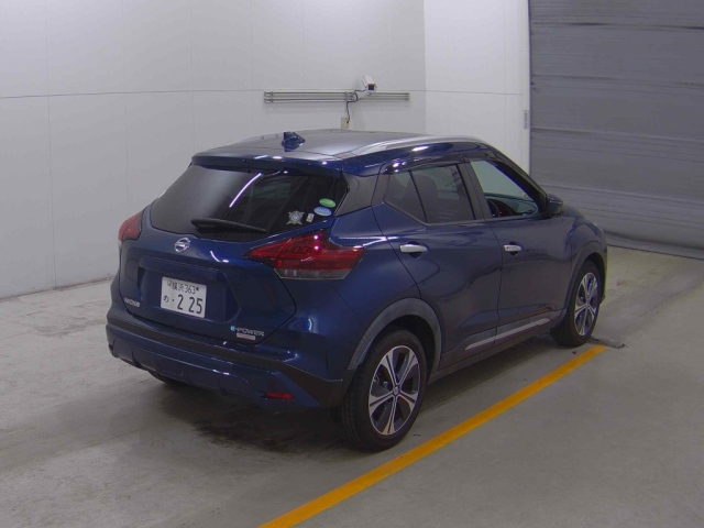 NISSAN KIX 2021