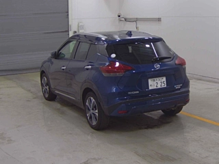 NISSAN KIX 2021