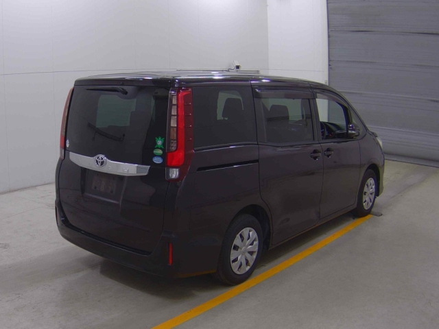 TOYOTA NOAH 2016