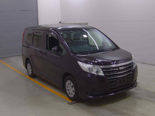 TOYOTA NOAH 2016