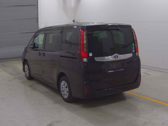 TOYOTA NOAH 2016