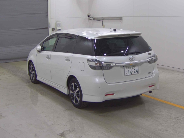 TOYOTA WISH 2015