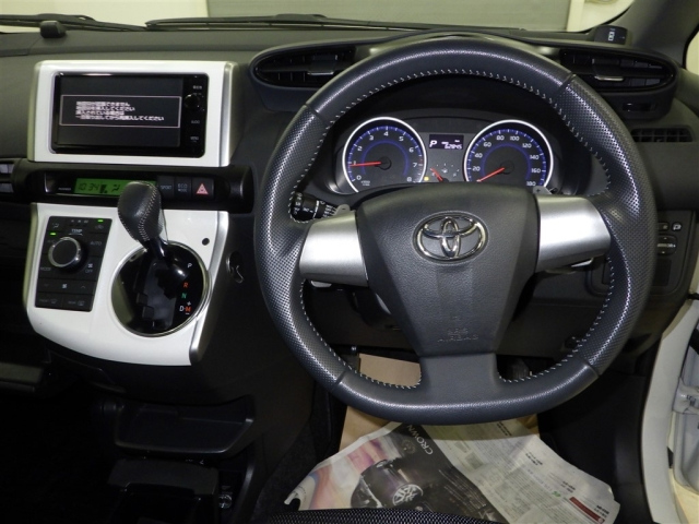TOYOTA WISH 2015