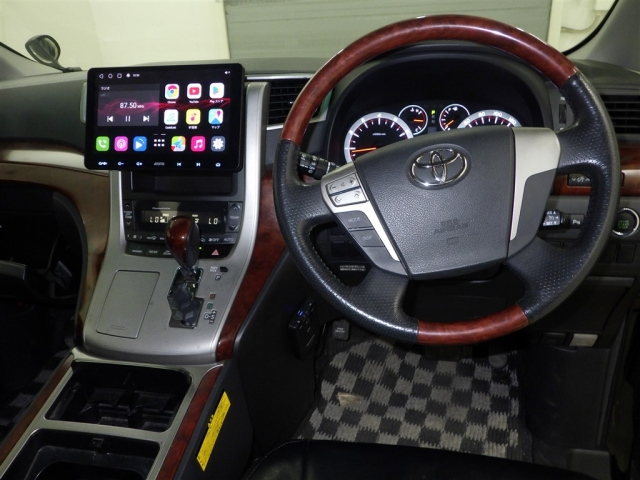 TOYOTA VELLFIRE 2009