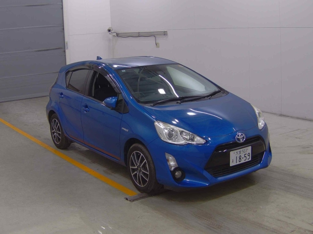 TOYOTA AQUA 2016