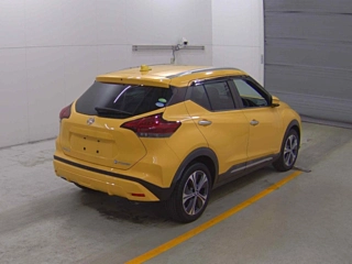 NISSAN KIX 2020