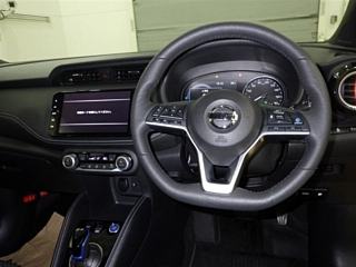 NISSAN KIX 2020