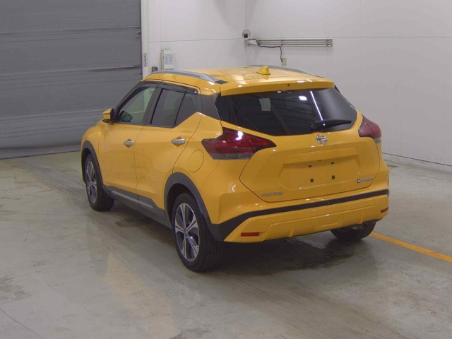 NISSAN KIX 2020