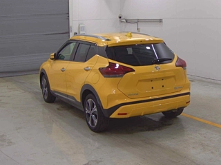 NISSAN KIX 2020