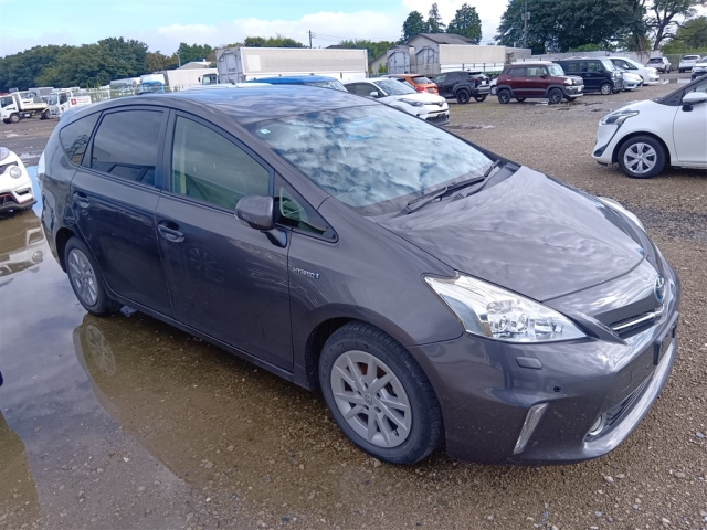 TOYOTA PRIUS ALPHA 2014