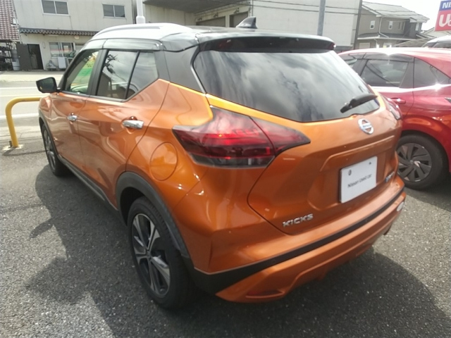 NISSAN KIX 2021