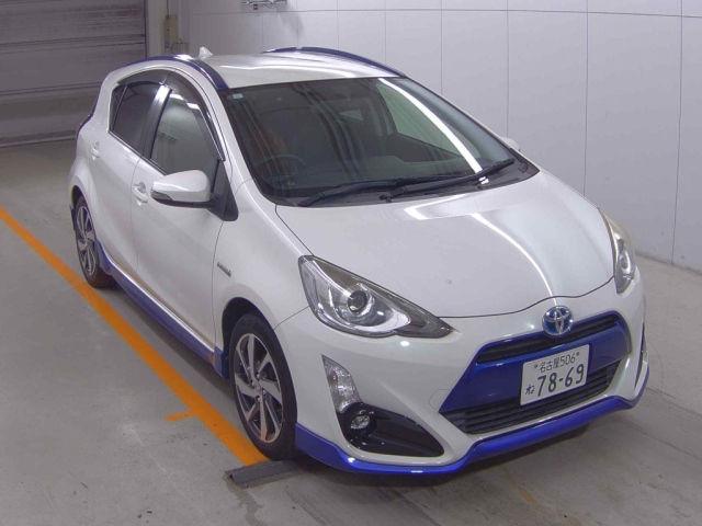 TOYOTA AQUA 2015