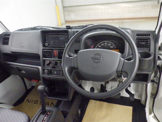 NISSAN CLIPPER TRUCK 2024