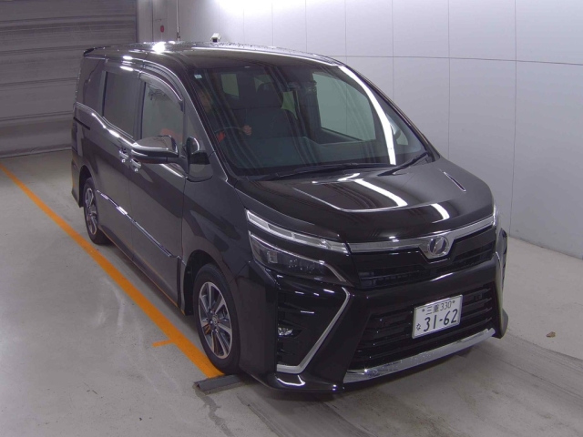 TOYOTA VOXY 2019