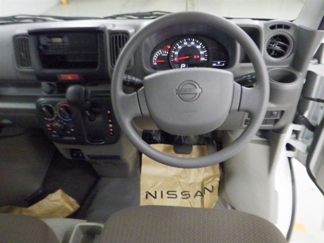 NISSAN CLIPPER VAN 2025