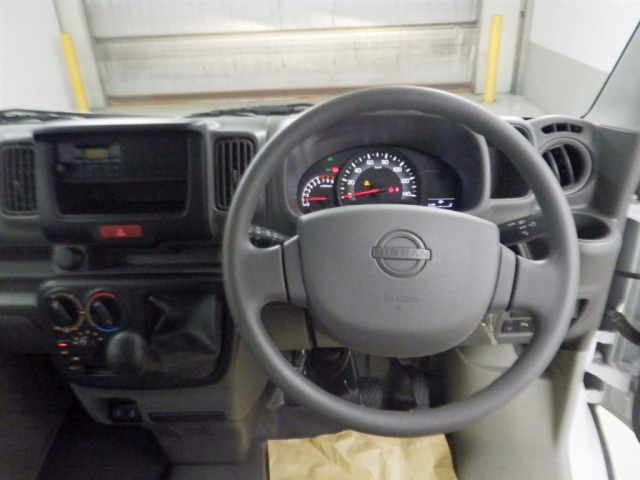 NISSAN CLIPPER VAN 2025