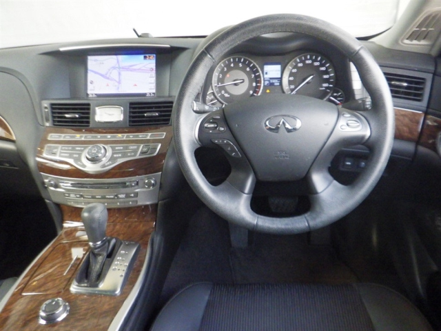NISSAN FUGA 2018