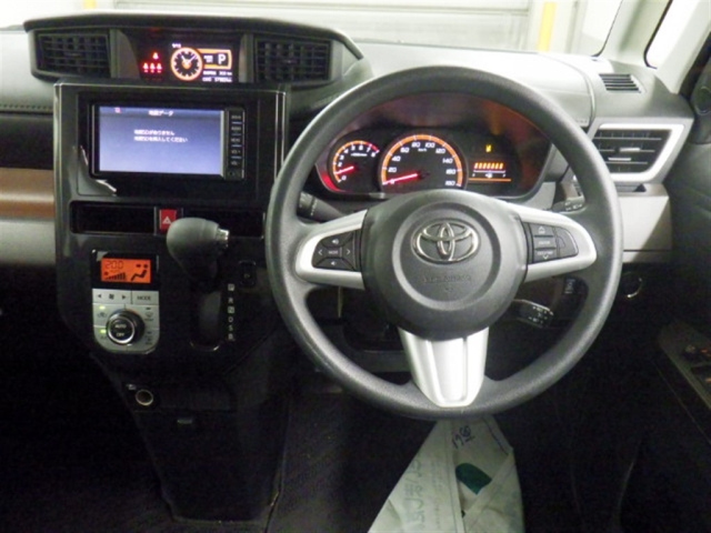 TOYOTA ROOMY 2017