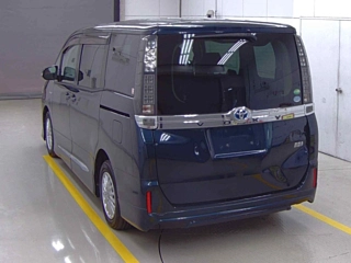TOYOTA VOXY 2014