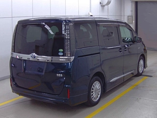 TOYOTA VOXY 2014