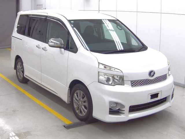 TOYOTA VOXY 2012