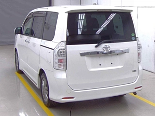 TOYOTA VOXY 2012