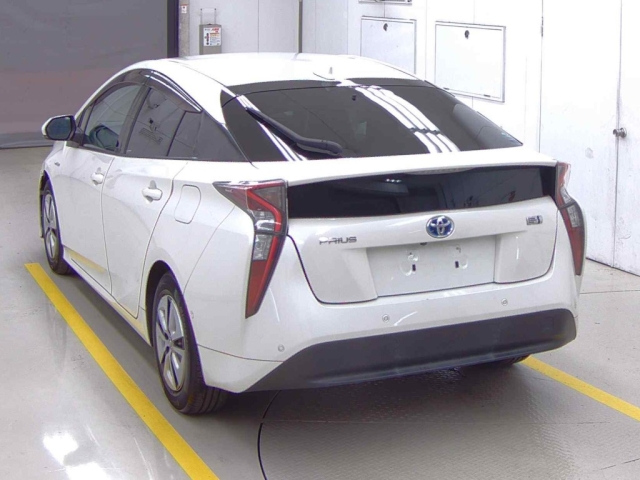 TOYOTA PRIUS 2016
