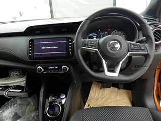 NISSAN LEAF 2022