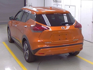 NISSAN LEAF 2022