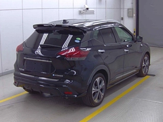 NISSAN KIX 2021