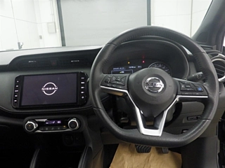 NISSAN KIX 2021