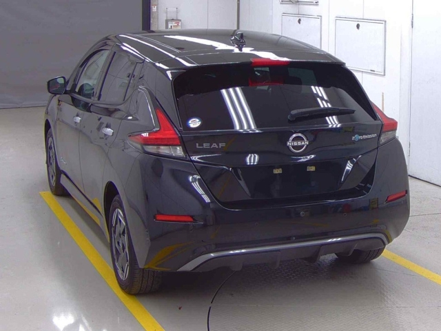 NISSAN LEAF 2022