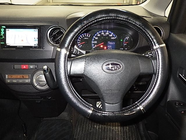 SUBARU LUCRA 2010