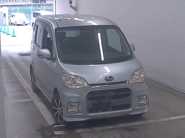 SUBARU LUCRA 2010