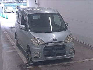SUBARU LUCRA 2010