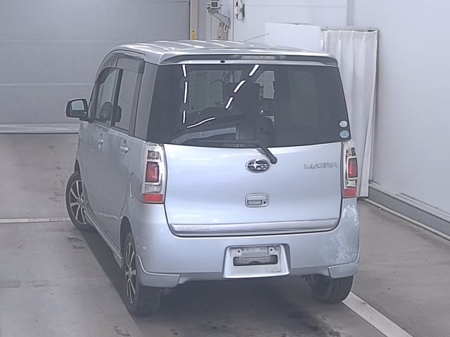 SUBARU LUCRA 2010