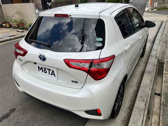 TOYOTA VITZ 2017