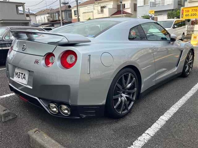 NISSAN GT-R 2012