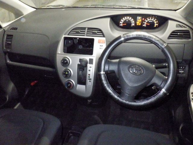 TOYOTA RACTIS 2010