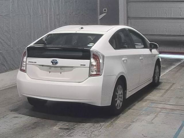 TOYOTA PRIUS 2015