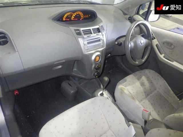 TOYOTA VITZ 2010