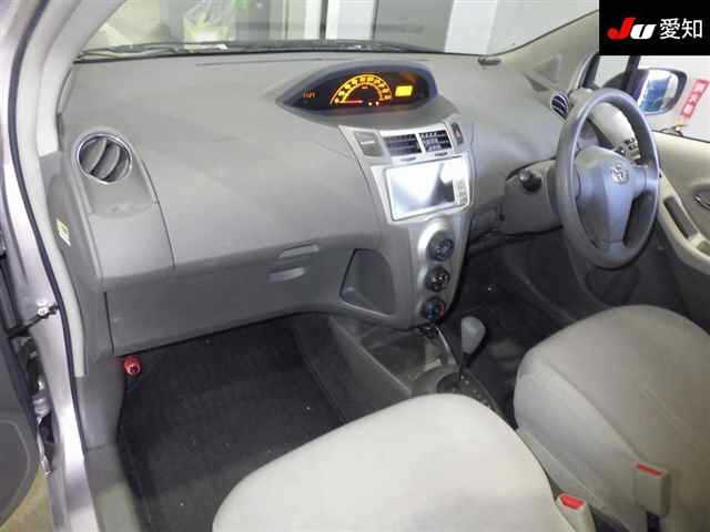 TOYOTA VITZ 2010