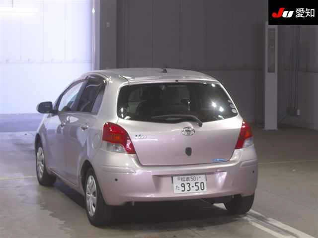 TOYOTA VITZ 2010