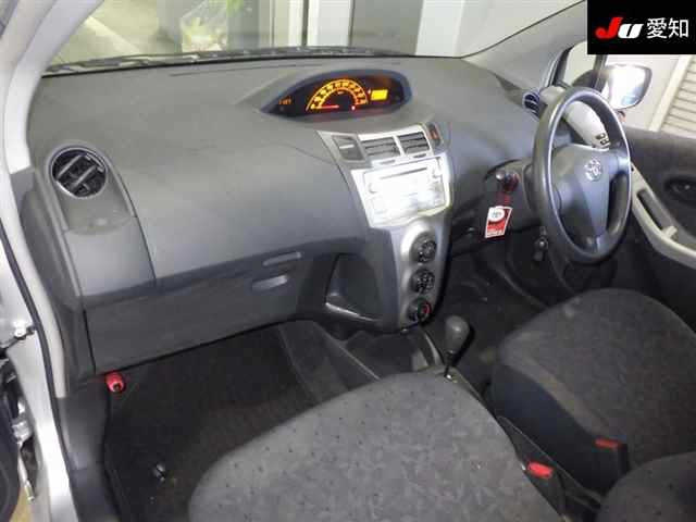 TOYOTA VITZ 2010